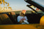 4711 Remix California Feeling Model am Strand im Auto